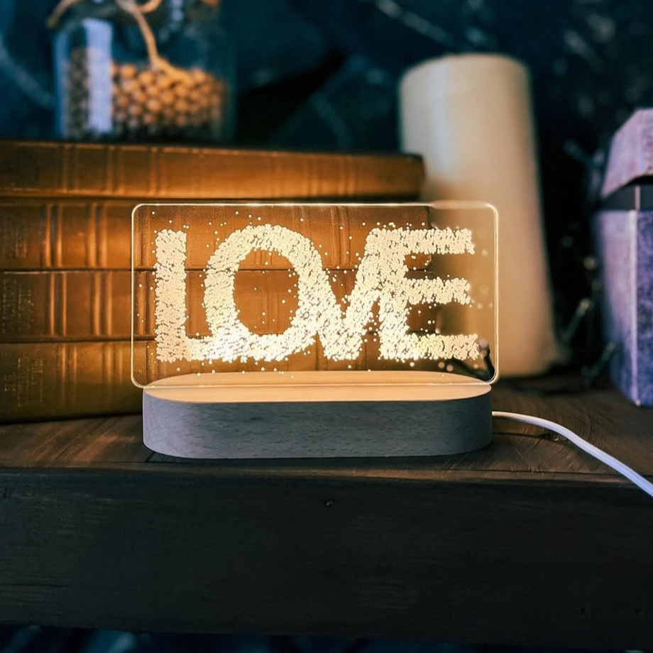 Нічник: LOVE